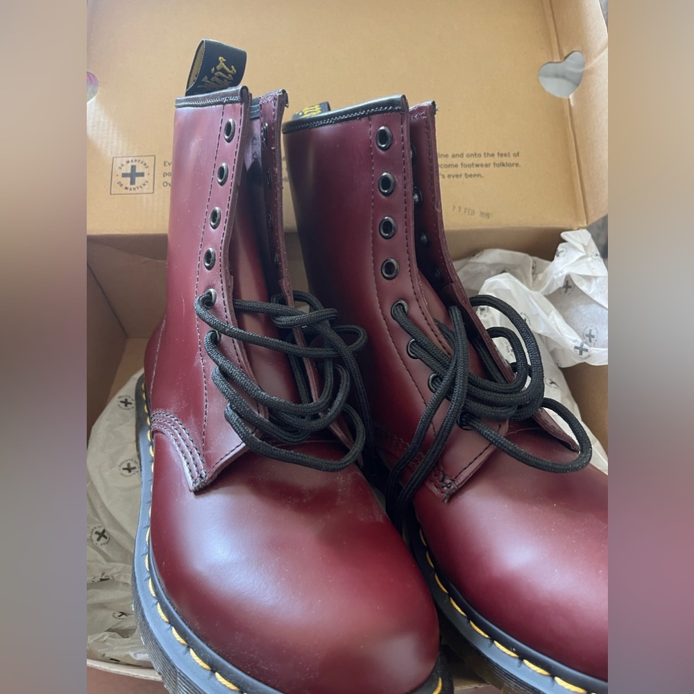 Dr. Martens 1640 W (Cherry Red Rouge) Size 9